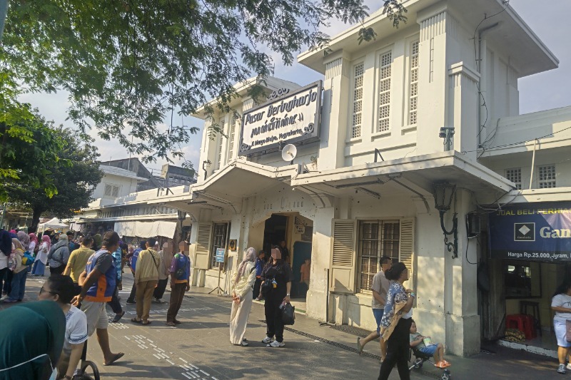 ジョグジャカルタのブリンハルジョ市場入口