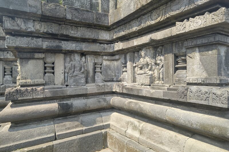 リシが描かれたブラフマー祠堂外壁の浮彫(プランバナン寺院)