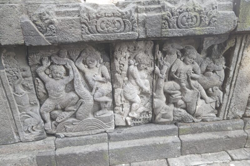 敵を倒すクリシュナ(ヴィシュヌ祠堂)、プランバナン寺院