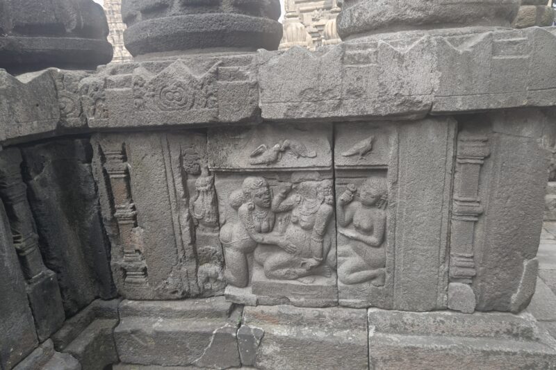 妊娠姿のデーヴァキー、クリシュナーヤナ(ヴィシュヌ祠堂、プランバナン寺院)