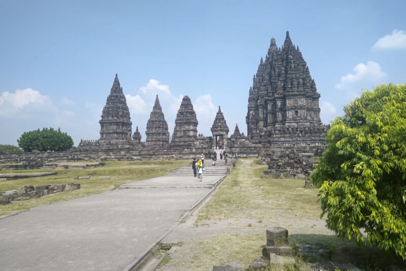 プランバナン寺院の中苑